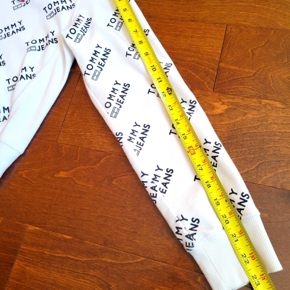 Tommy Jeans Women's Cropped Sweatshirt Long Sleeve Round Neck - Picture 5 of 11